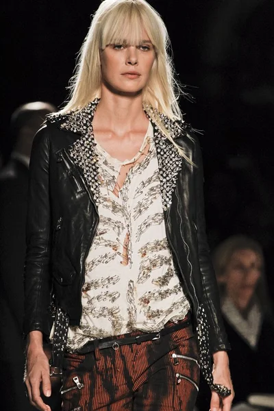Look 15